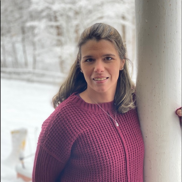 Meet your Posher, Amanda - Picture 2 of 2